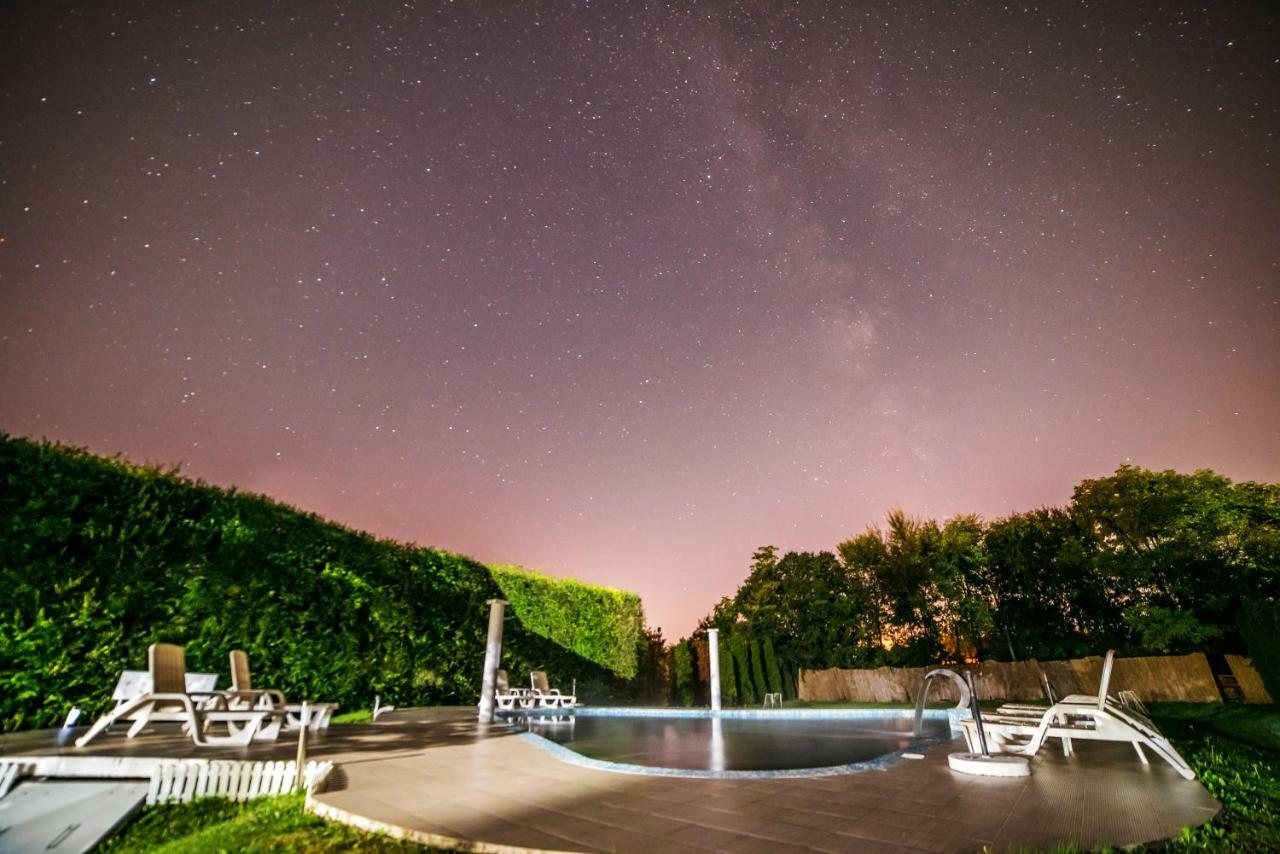Villa Via Bečej Esterno foto